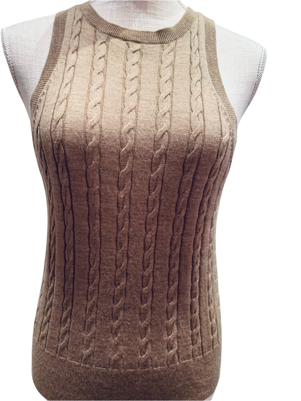 NWT BANANA REPUBLIC MERINO WOOL, SLEEVELESS CABLE KNIT SWEATER.